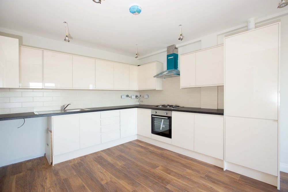 1 bed flat to rent in Uxbridge Road, Hayes UB4, £1,500 pcm Zoopla