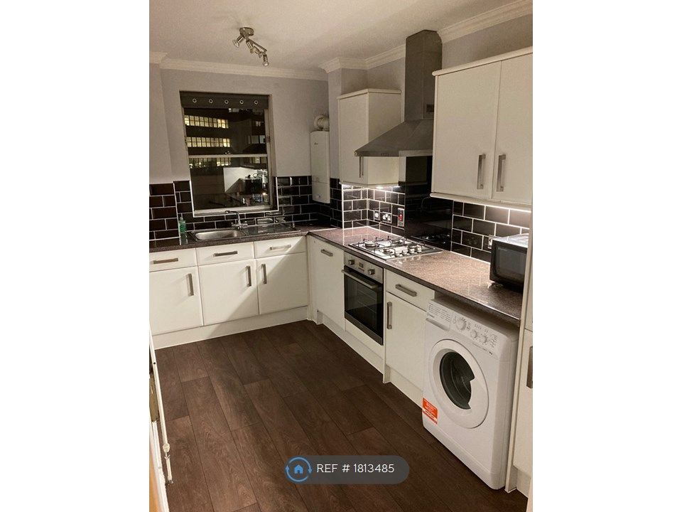 2 bed flat to rent in Dingwall Road, Croydon CR0, £1,700 pcm Zoopla