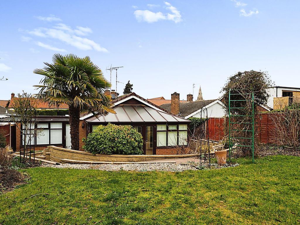 2 bed bungalow for sale in Long Acre, Bingham, Nottingham