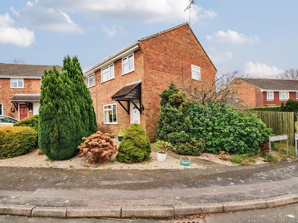 3 bed semidetached house for sale in Luckhurst Road, Willesborough