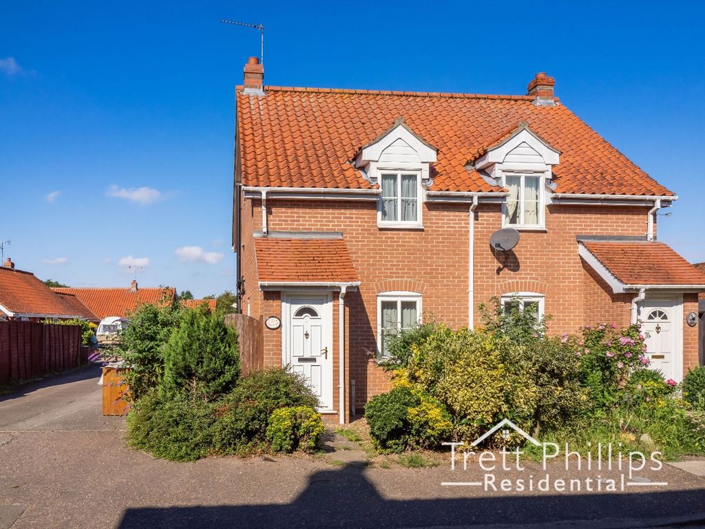 2 bed semidetached house for sale in Chapel Street, Cawston, Norwich