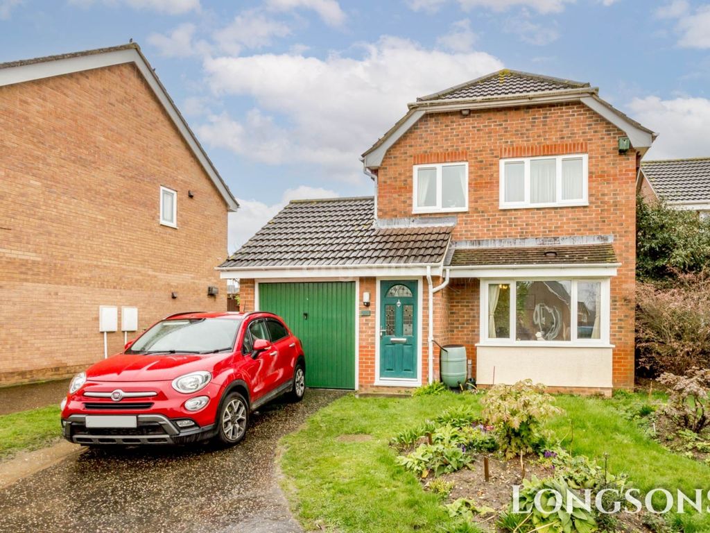 3 bed detached house for sale in Violet Way, Scarning NR19, £260,000
