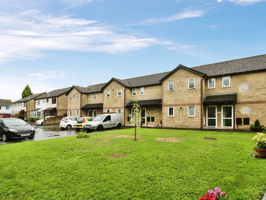 2 bed flat for sale in Bailey Close, Fairwater, Cardiff CF5, £130,000