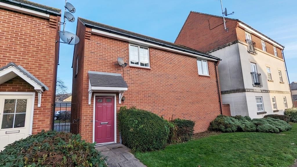 2 bed property to rent in Watermint Drive, Tuffley, Gloucester GL4, £