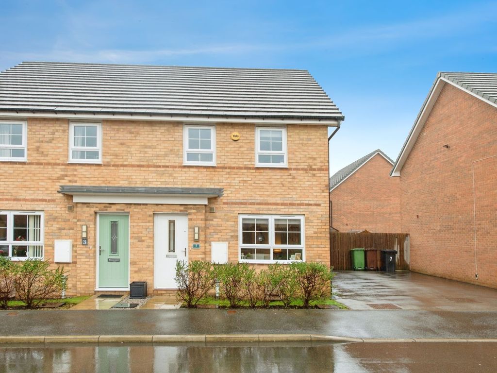 3 bed semidetached house for sale in Waterton Close, Methley LS26, £