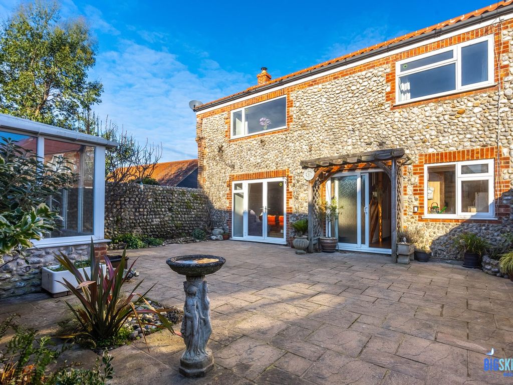 3 bed property for sale in Beeston Common, Sheringham NR26, £395,000