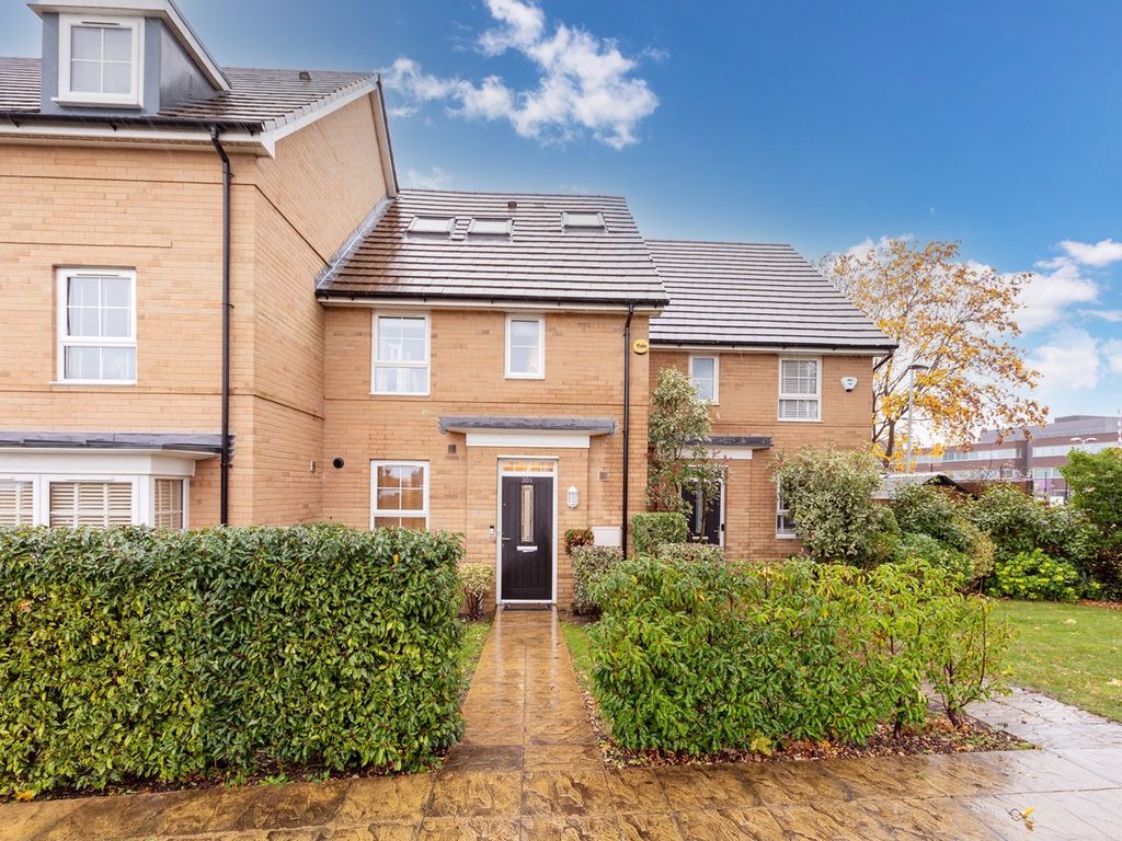 4 bed terraced house for sale in Langley Road, Langley SL3, £600,000