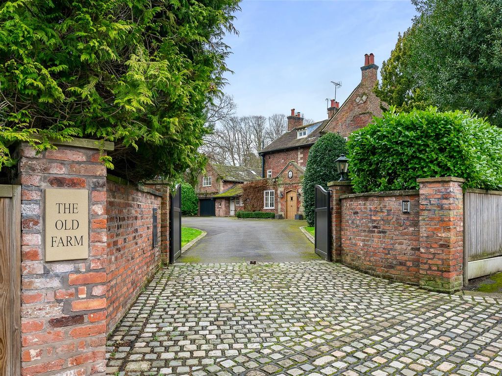 6 bed property for sale in Hilltop Drive, Hale, Altrincham WA15, £