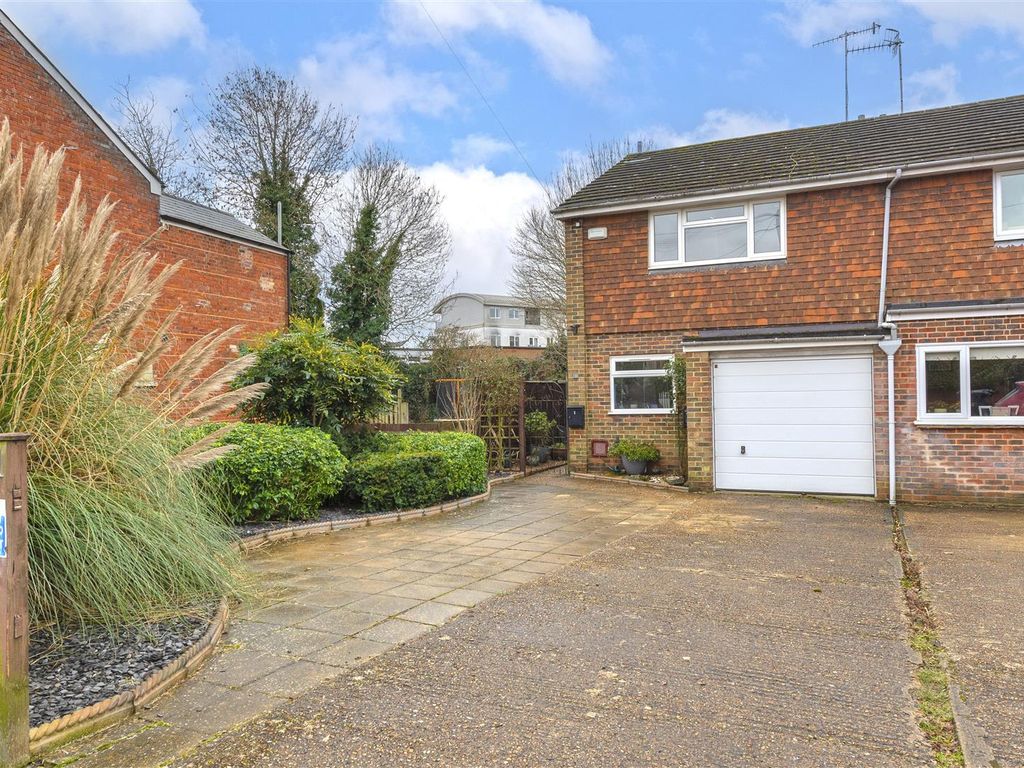 3 bed semidetached house for sale in Hawden Road, Tonbridge TN9, £