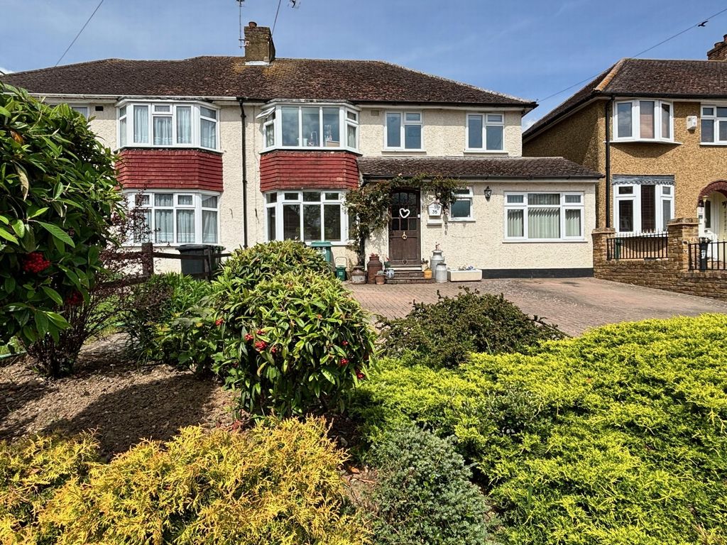 4 bed semidetached house for sale in St Annes Road, London Colney AL2