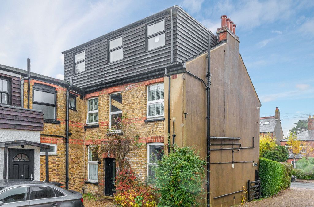 2 bed flat for sale in Hallowell Road, Northwood, Middlesex HA6, £