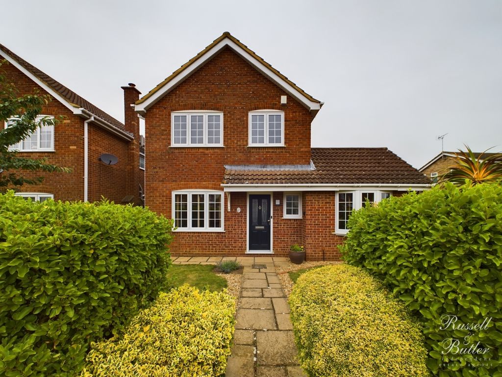 4 bed detached house for sale in Badgers Way, Buckingham MK18 - Zoopla