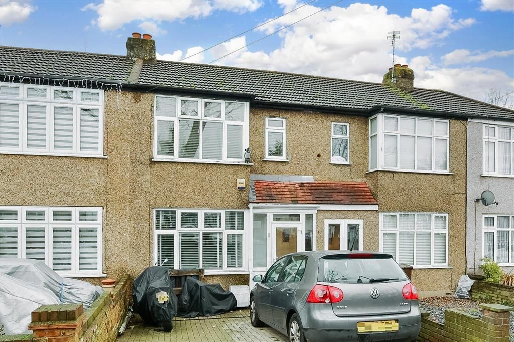 3 bed terraced house for sale in Hamilton Avenue, Sutton, Surrey SM3, £