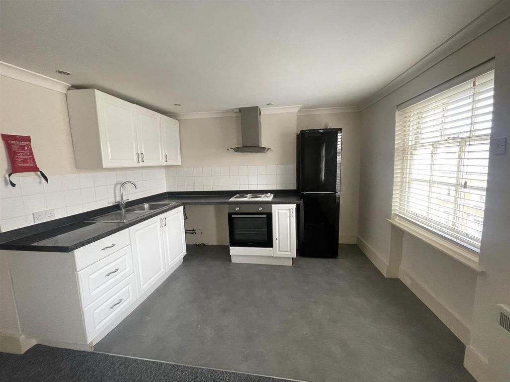 1 bed flat to rent in West Crescent Road, Gravesend, Kent DA12 Zoopla