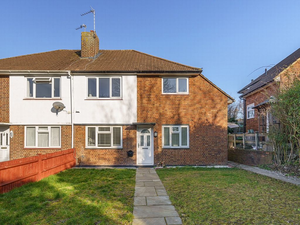 2 bed to rent in Russett Close, Orpington BR6, £1,500 pcm