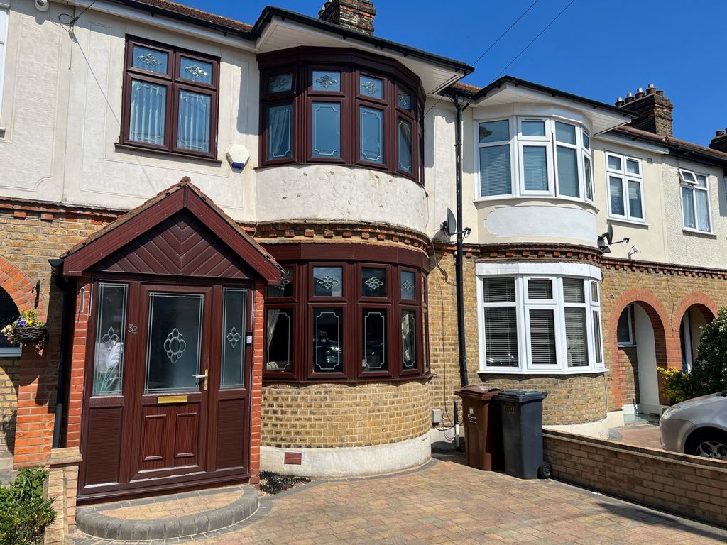 3 bed terraced house for sale in Fourth Avenue, Romford RM7 Zoopla