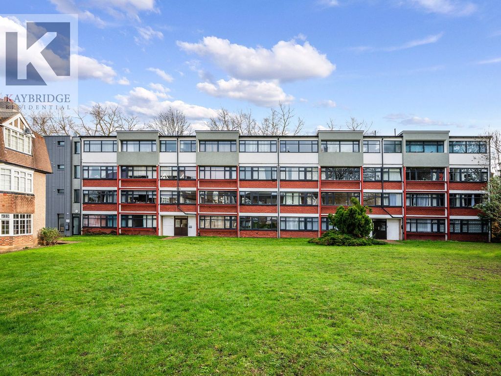 3 bed flat for sale in Kingston Road, Epsom KT17, £375,000 Zoopla