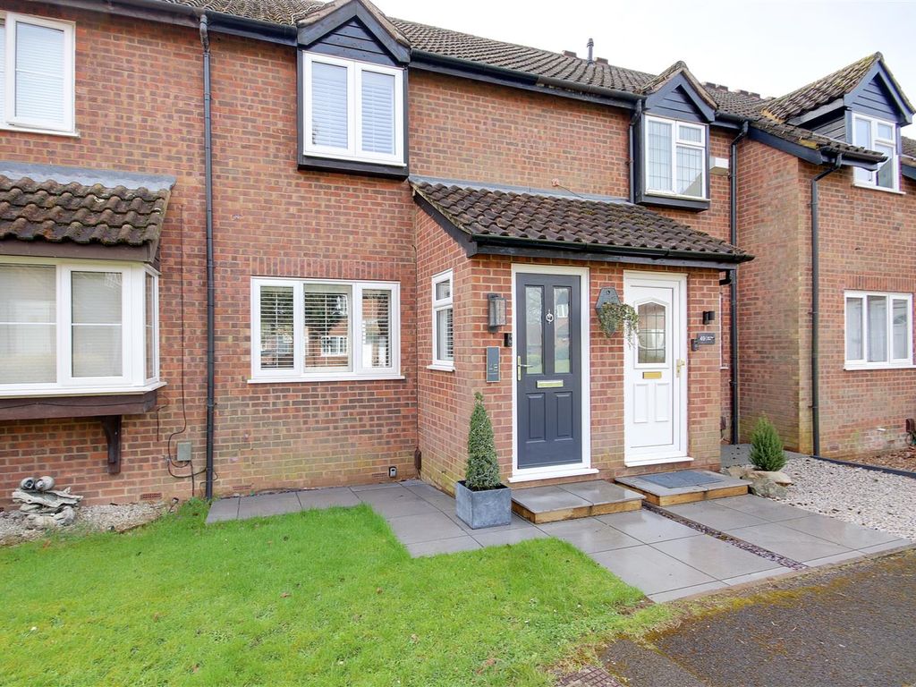 2 bed terraced house for sale in Oak Tree Close, Hertford Heath