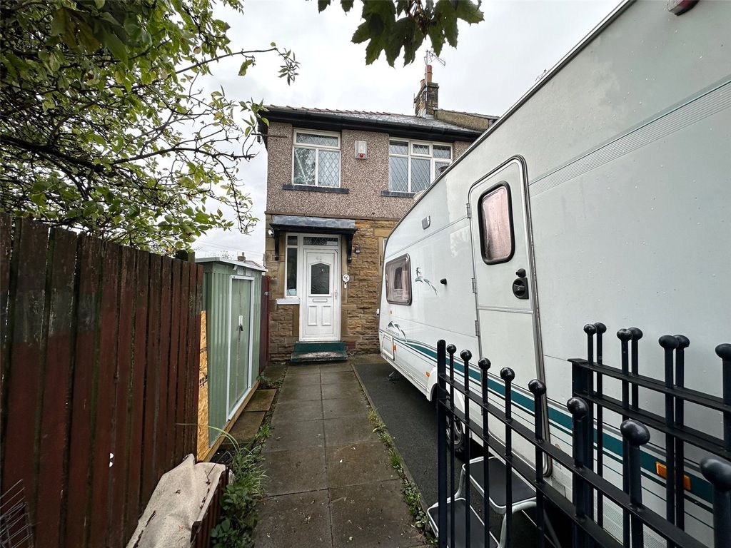 3 bed end terrace house for sale in Springmill Street, Bradford, West