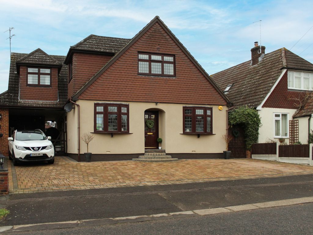 4 bed detached house for sale in Mons Avenue, Billericay CM11 Zoopla