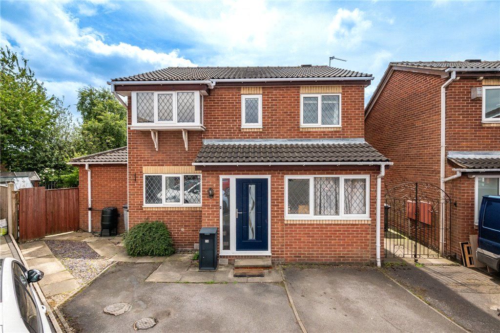 4 bed detached house for sale in Blackgates Drive, Tingley, Wakefield