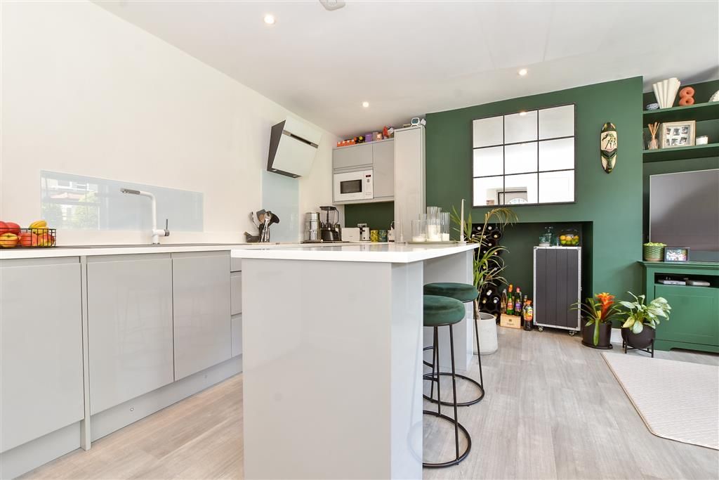 2 bed for sale in Outram Road, Croydon, Surrey CR0, £350,000