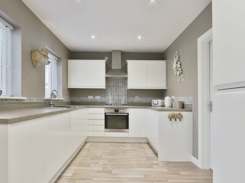 5 bed detached house for sale in Runnymede Avenue, Kingswood, Hull HU7