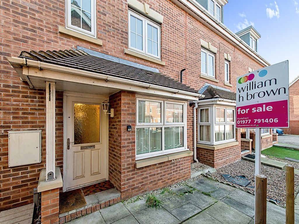 4 bed semidetached house for sale in Cherry Tree Walk, Knottingley