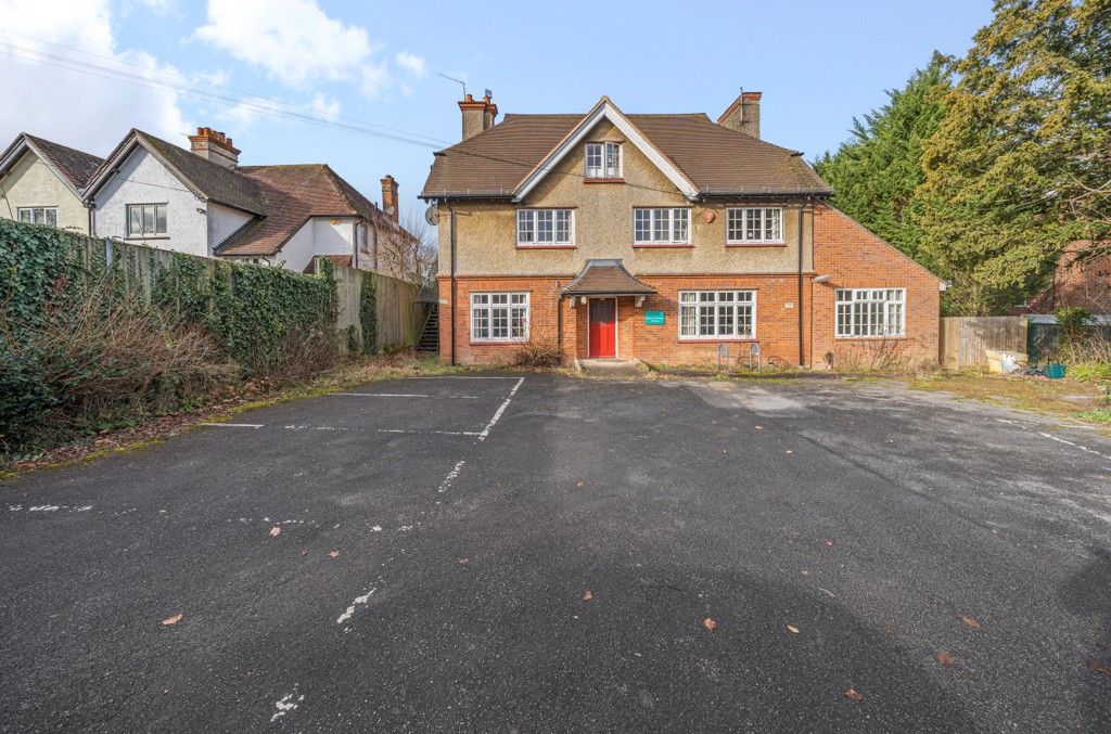 9 bed detached house for sale in Andover Road, Newbury, Berkshire RG14