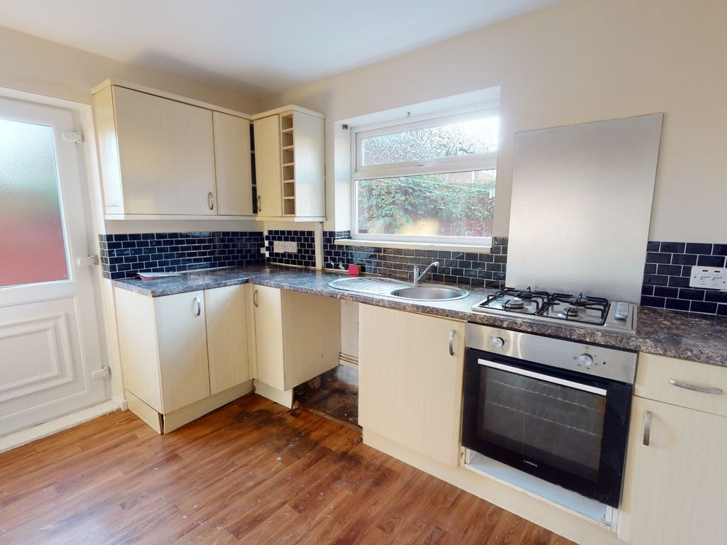3 bed semidetached house for sale in Gainsborough Avenue, South