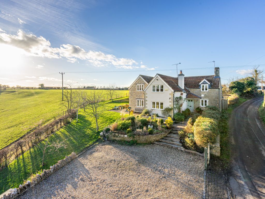 4 bed detached house to rent in Lower Stanton St. Quintin, Chippenham