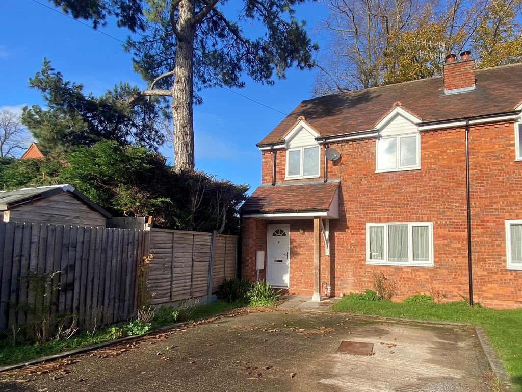 3 bed semidetached house for sale in Warwick Road, Warwick