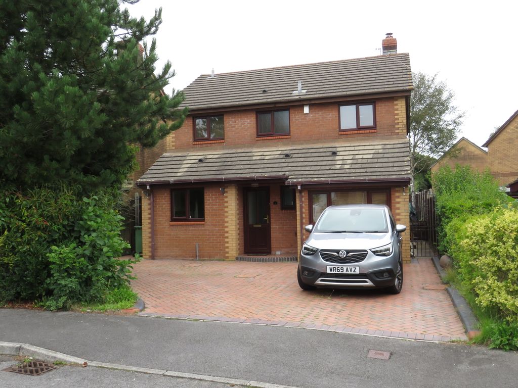 4 bed detached house for sale in Llys Cilsaig, Llanelli SA14, £299,995