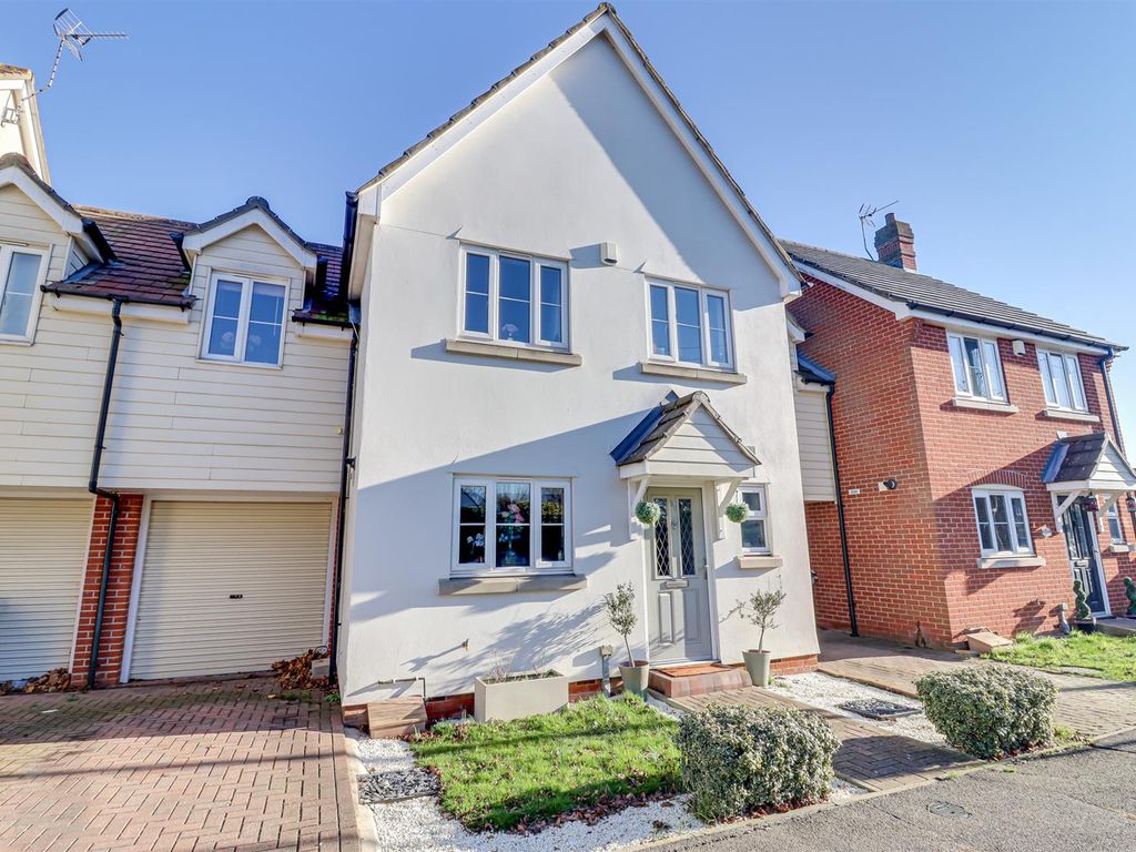 4 bed terraced house for sale in Bilton Road, Hadleigh, Benfleet SS7, £