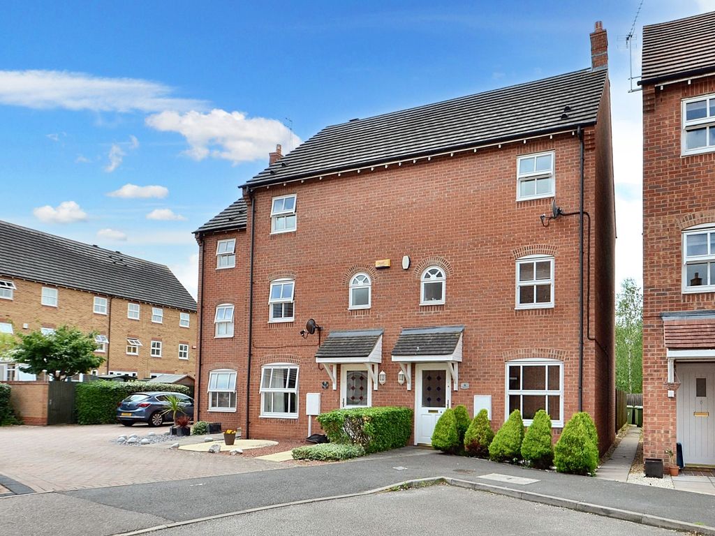 4 bed end terrace house for sale in Bridgemere Close, Westcroft MK4, £