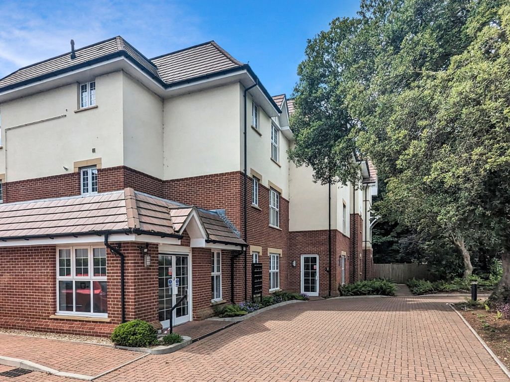 2 bed flat for sale in Alexandra Road, Lower Parkstone, Poole, Dorset