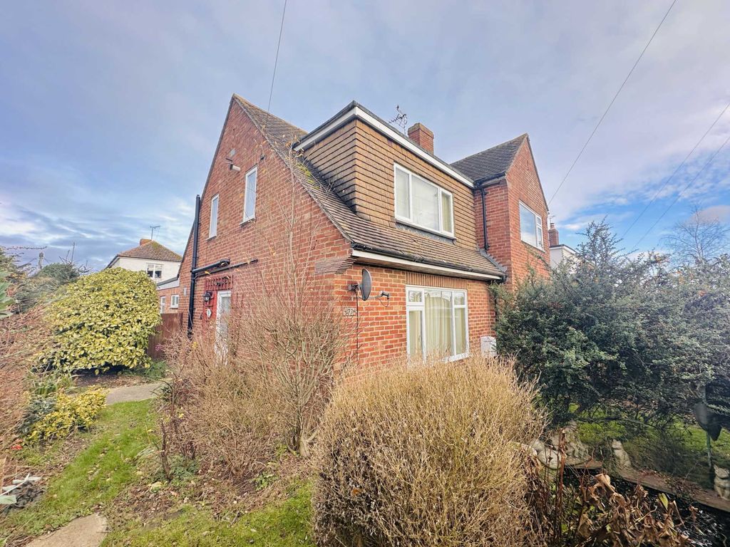 3 bed semidetached house for sale in Edwin Road, Didcot OX11, £350,000