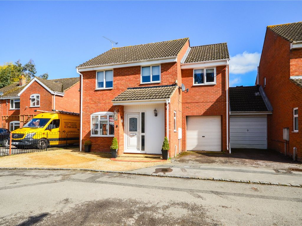 5 bed detached house for sale in Wentworth Park, West Swindon