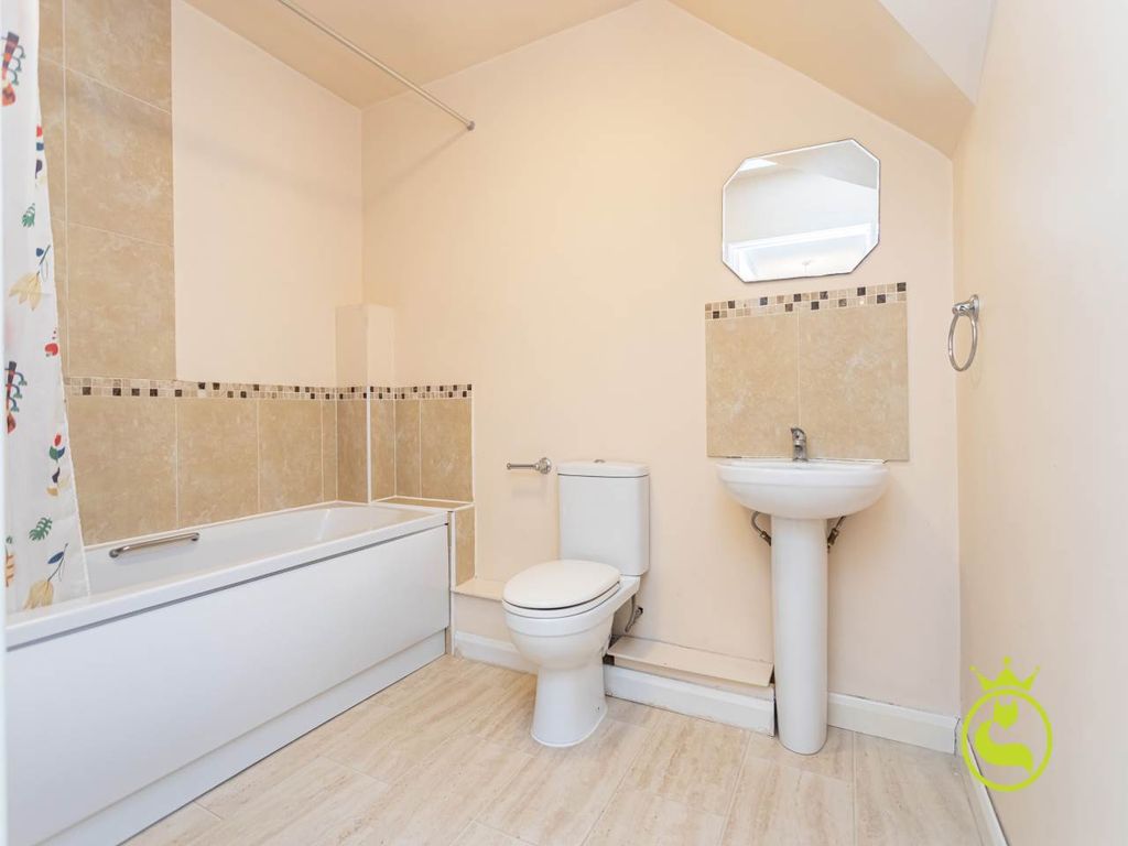 2 bed flat to rent in Richmond Park Road, Charminster, Bournemouth BH8