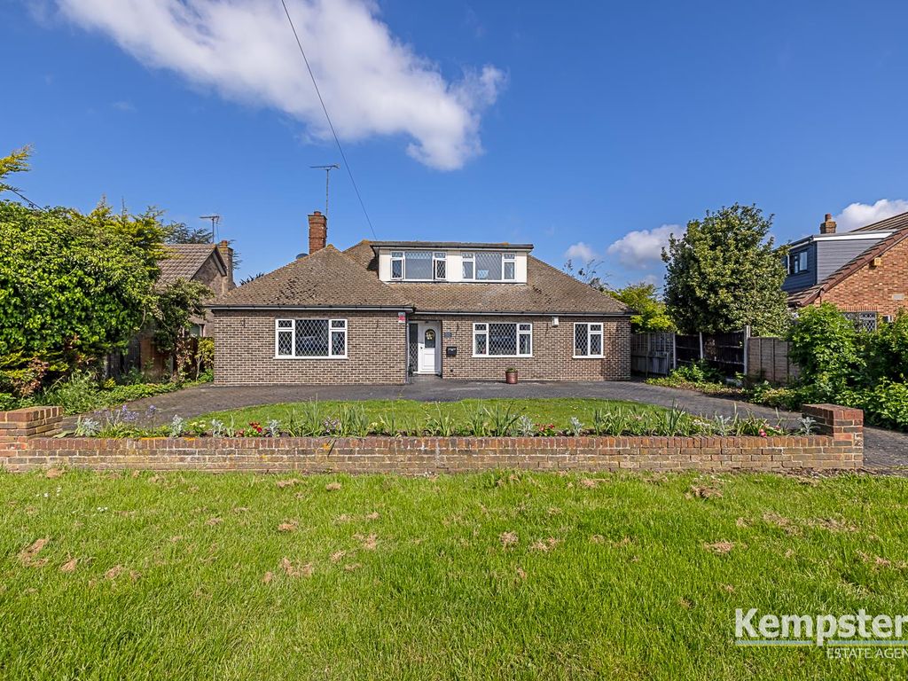 4 bed detached bungalow for sale in Southend Road, Corringham, Stanford