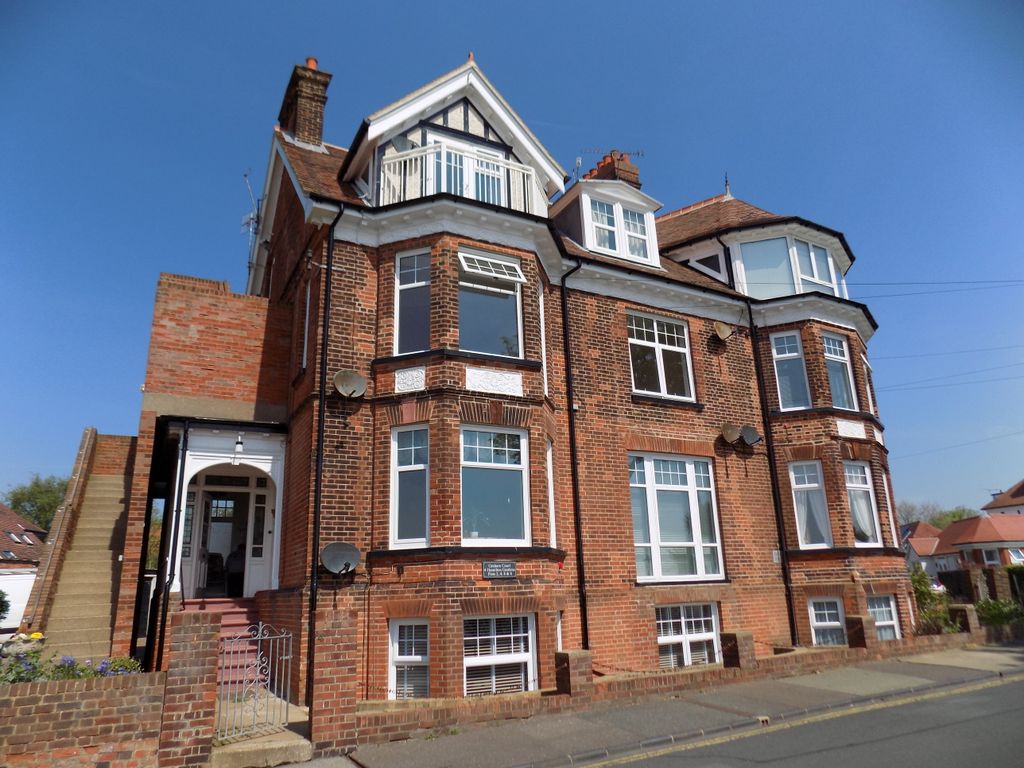 2 bed flat to rent in Graham Court, Hamilton Gardens, Felixstowe IP11