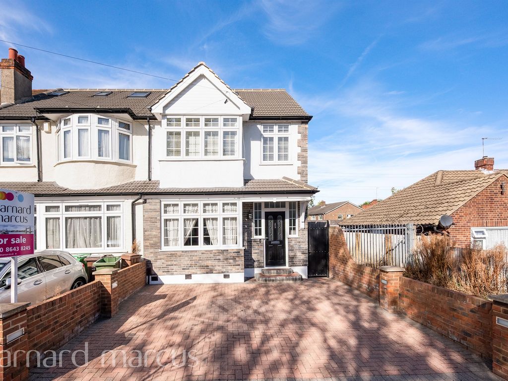 4 bed end terrace house for sale in Fairlands Avenue, Sutton SM1, £