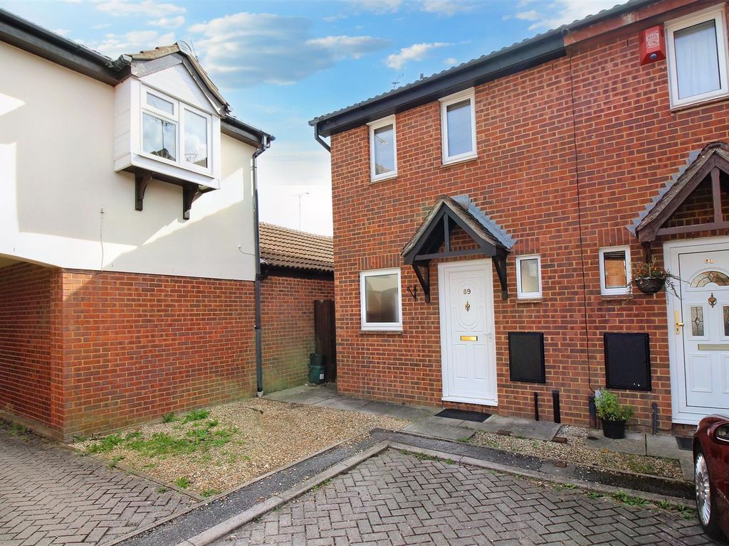 2 bed end terrace house for sale in Coppice Way, Aylesbury HP20, £