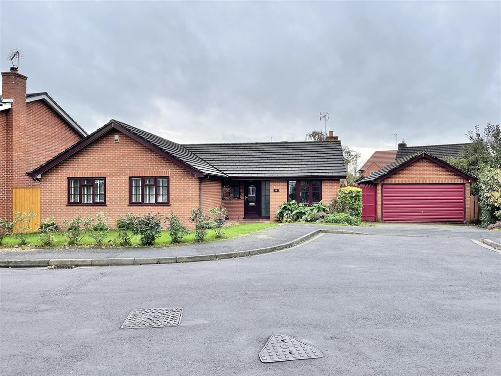 4 bed detached bungalow for sale in Oaklands, Cheddar BS27 Zoopla