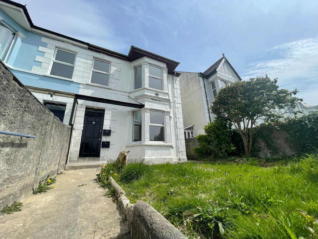 2 bed flat to rent in Beech Road, St. Austell PL25 Zoopla