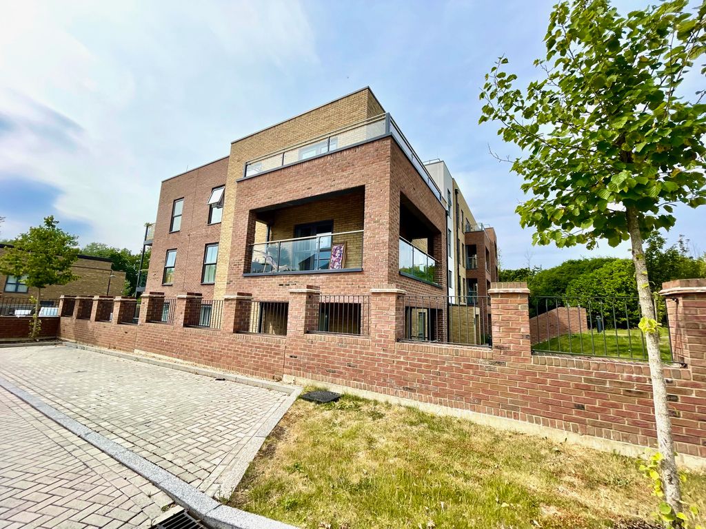 2 bed flat to rent in Atlas Way, Oakgrove, Milton Keynes MK10 Zoopla