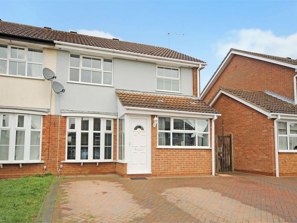 4 bed semidetached house for sale in Dairy Close, Brixworth