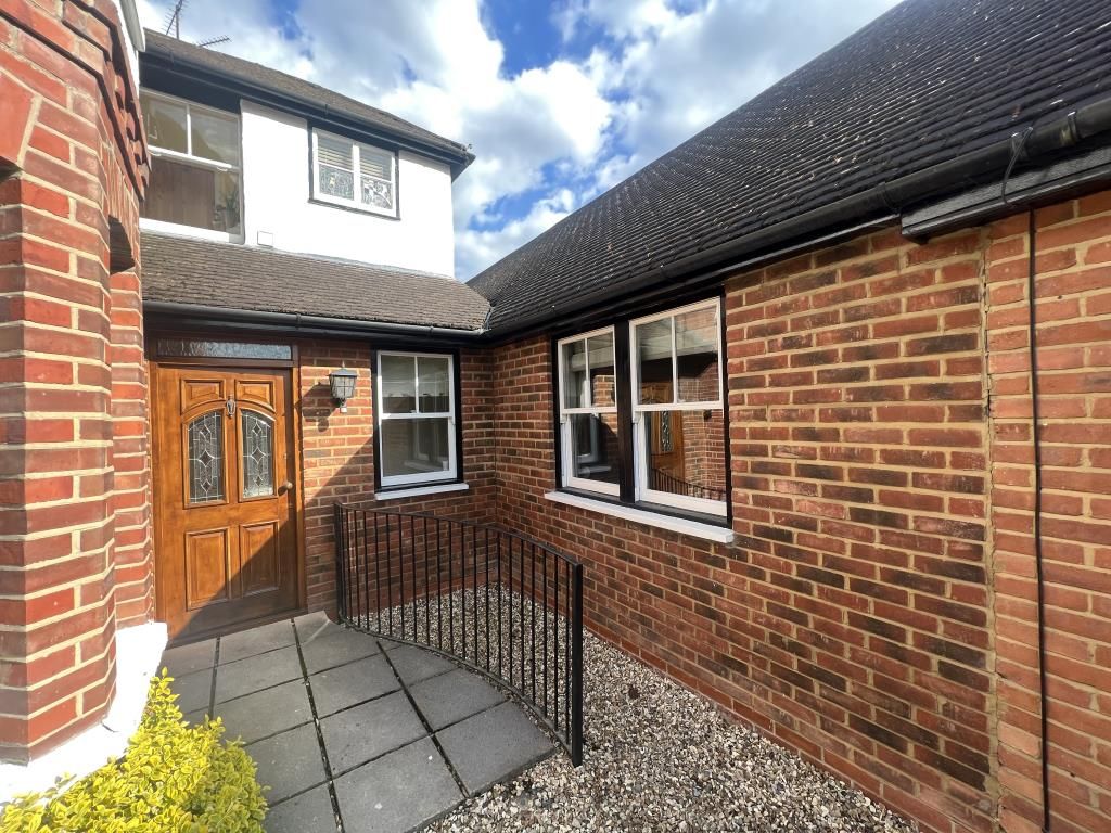 2 bed flat to rent in Finchampstead Road, Wokingham RG40 Zoopla