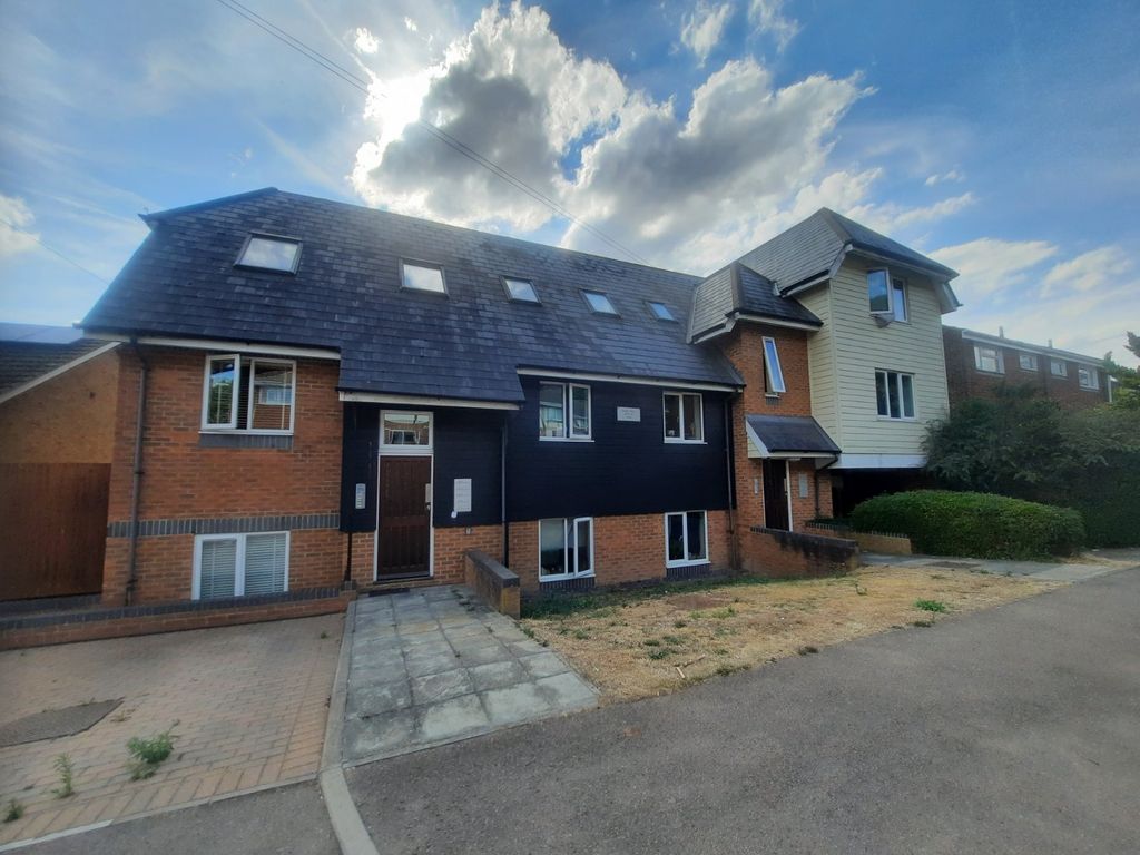 1 bed flat for sale in Beacon Road, Chatham, Kent ME5 Zoopla