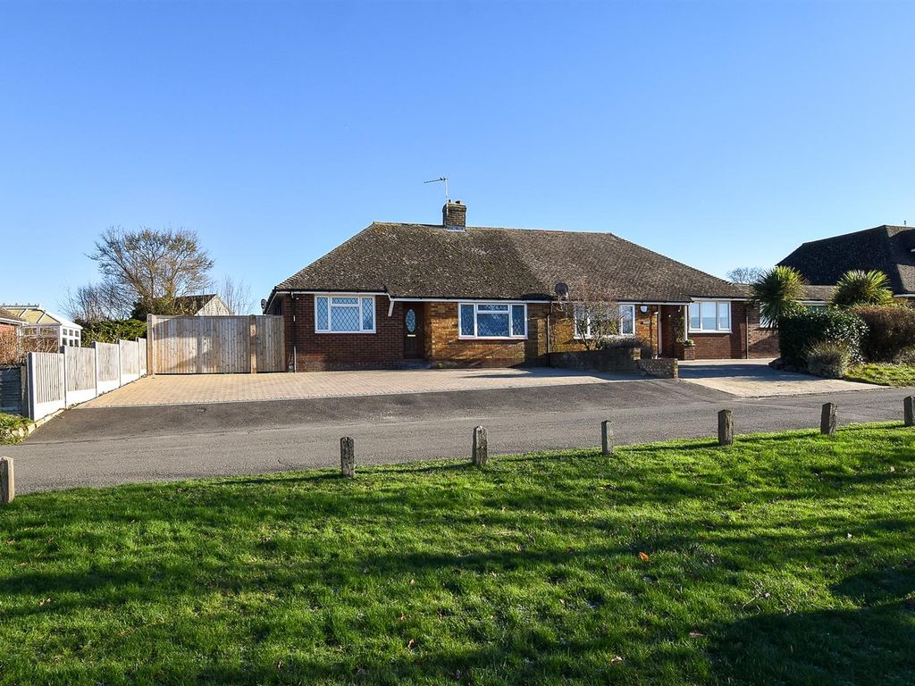 2 bed semidetached bungalow to rent in Merrymead, Charlton Lane, West